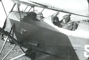 Wanda Modlibowska z Mari Hrynakowsk w samolocie RWD-8